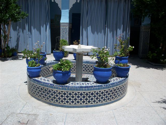 בעין הסערה: הרב אמסלם ביקר בקברי צדיקים במרוקו