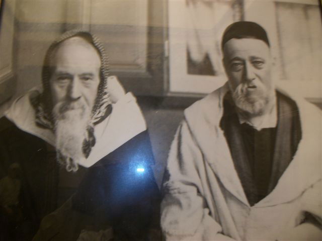 בעין הסערה: הרב אמסלם ביקר בקברי צדיקים במרוקו