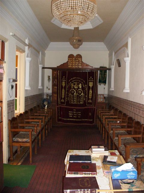 בעין הסערה: הרב אמסלם ביקר בקברי צדיקים במרוקו