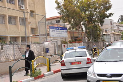 בהלה בסמינר אלקיים בבני-ברק: ערבי חדר אל הסמינר - ונעצר