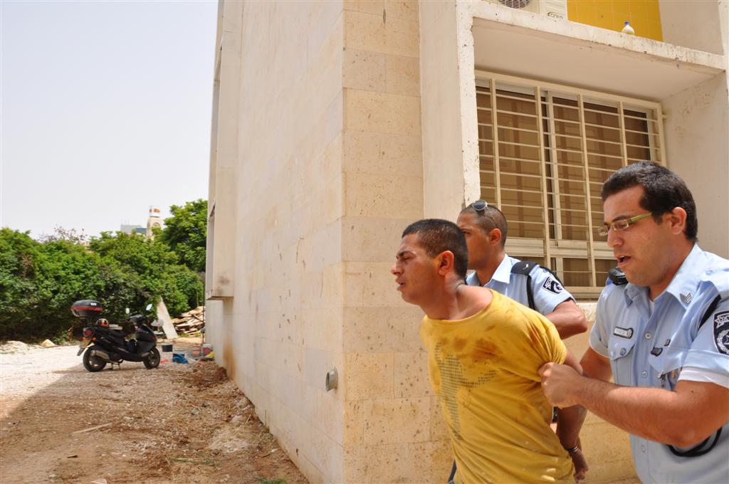 בהלה בסמינר אלקיים בבני-ברק: ערבי חדר אל הסמינר - ונעצר