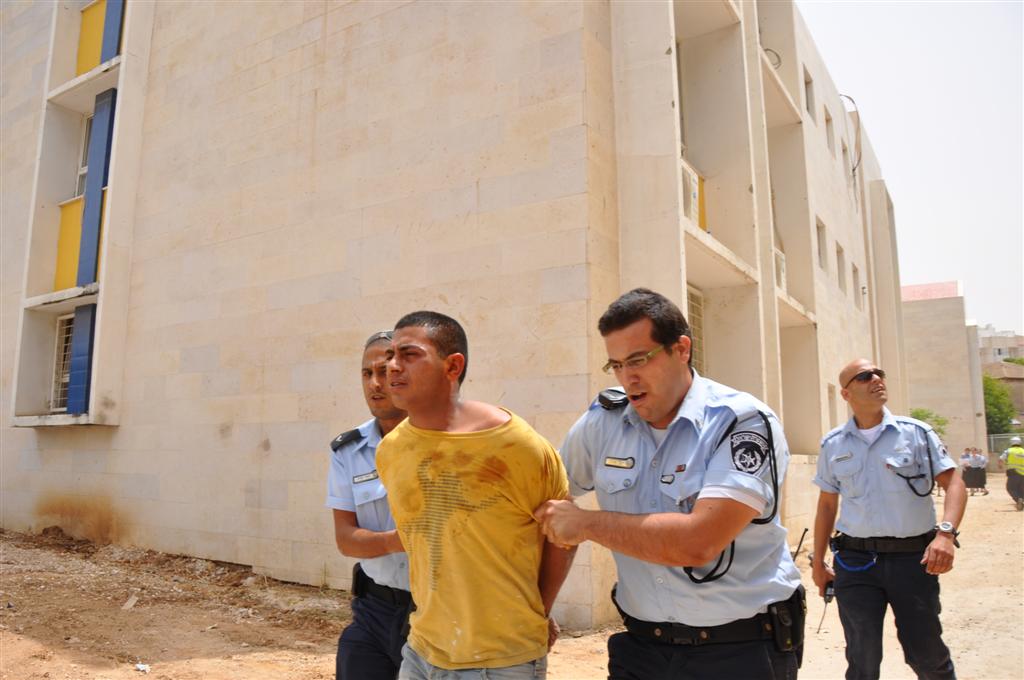 בהלה בסמינר אלקיים בבני-ברק: ערבי חדר אל הסמינר - ונעצר