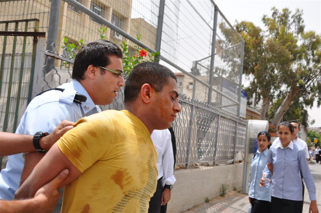 בהלה בסמינר אלקיים בבני-ברק: ערבי חדר אל הסמינר - ונעצר