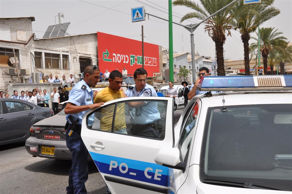 בהלה בסמינר אלקיים בבני-ברק: ערבי חדר אל הסמינר - ונעצר