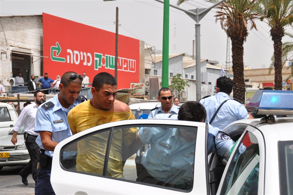 בהלה בסמינר אלקיים בבני-ברק: ערבי חדר אל הסמינר - ונעצר