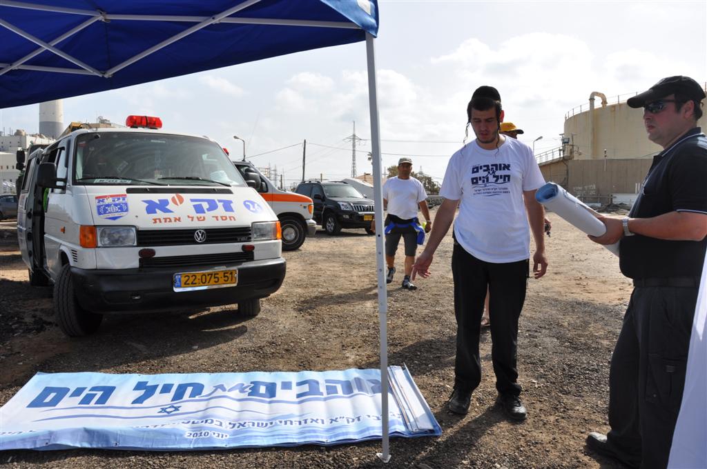צפו: יחידת הצוללנים של זק"א במפגן תמיכה רטוב בחיילי השייטת