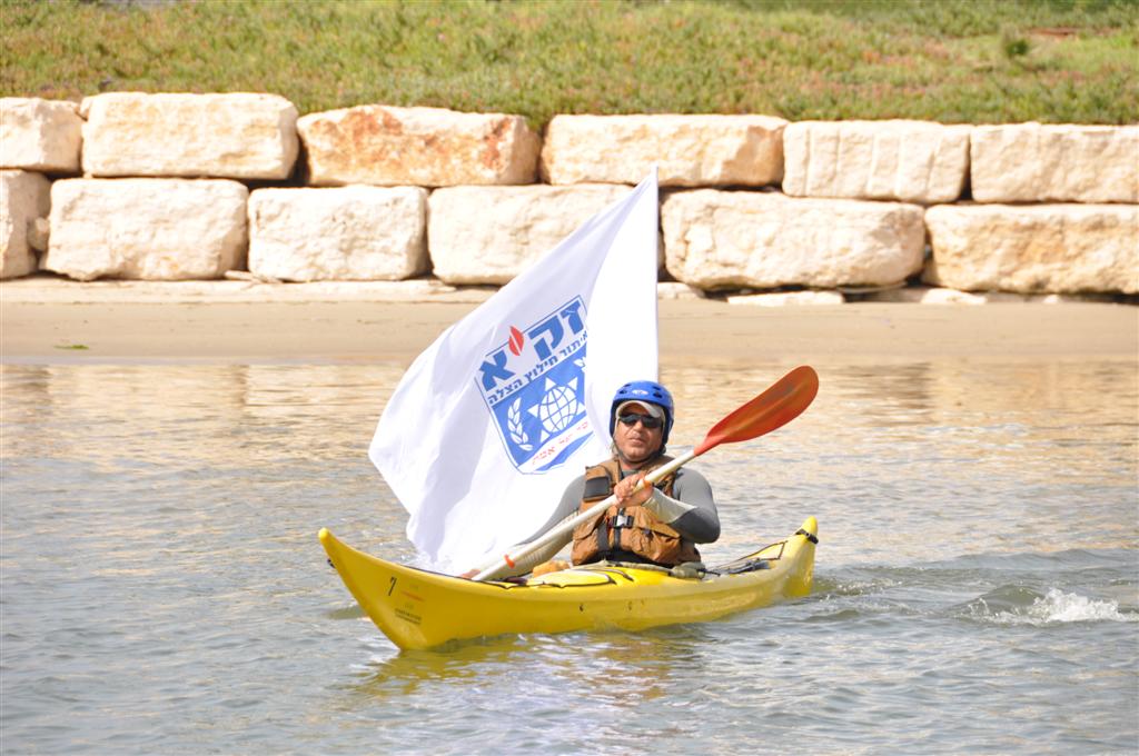 צפו: יחידת הצוללנים של זק"א במפגן תמיכה רטוב בחיילי השייטת
