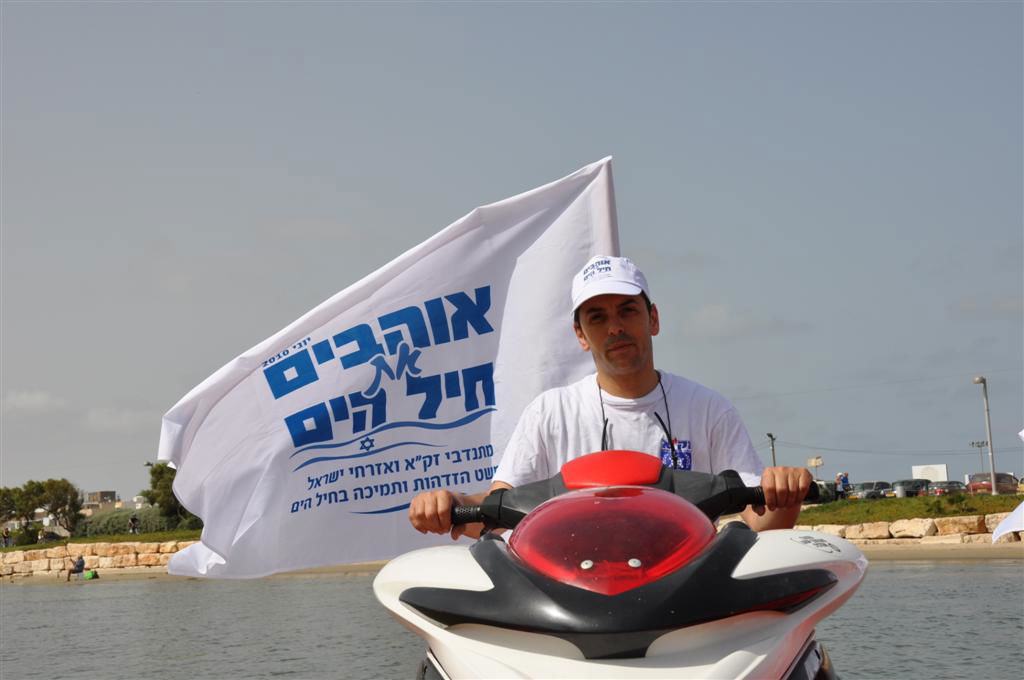 צפו: יחידת הצוללנים של זק"א במפגן תמיכה רטוב בחיילי השייטת