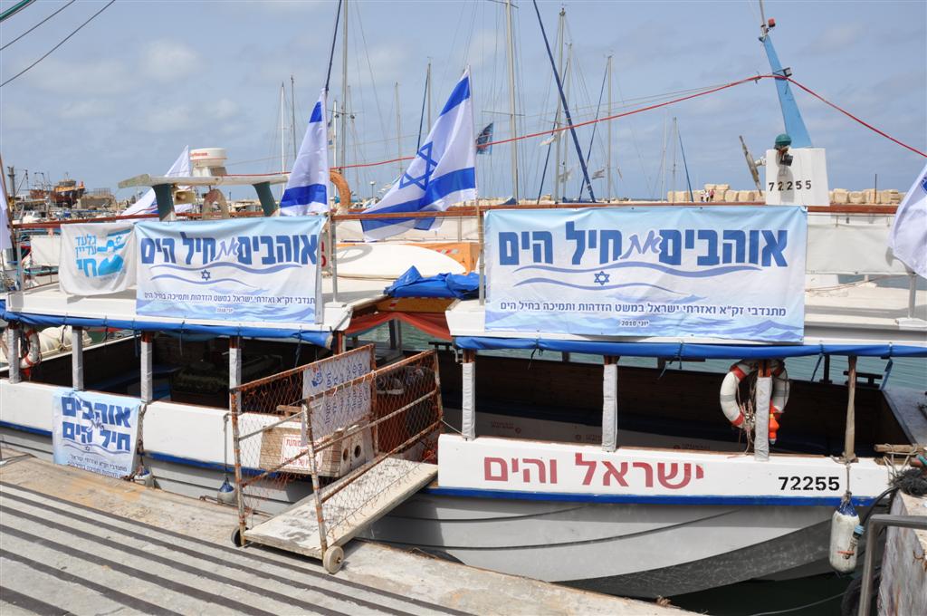 צפו: יחידת הצוללנים של זק"א במפגן תמיכה רטוב בחיילי השייטת