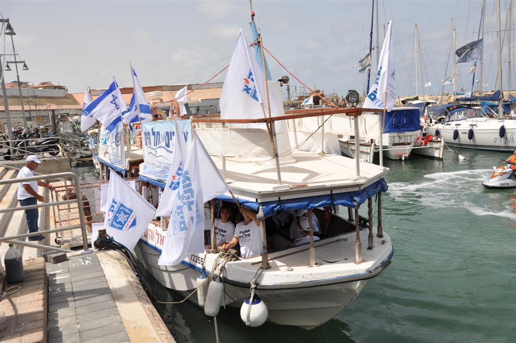 צפו: יחידת הצוללנים של זק"א במפגן תמיכה רטוב בחיילי השייטת
