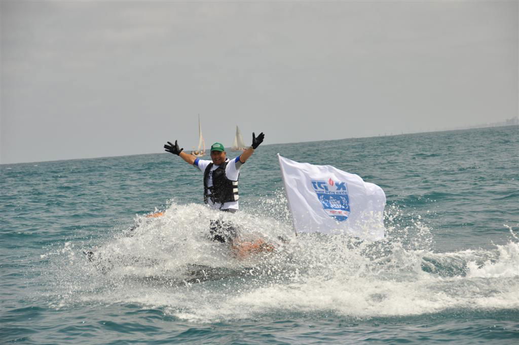 צפו: יחידת הצוללנים של זק"א במפגן תמיכה רטוב בחיילי השייטת