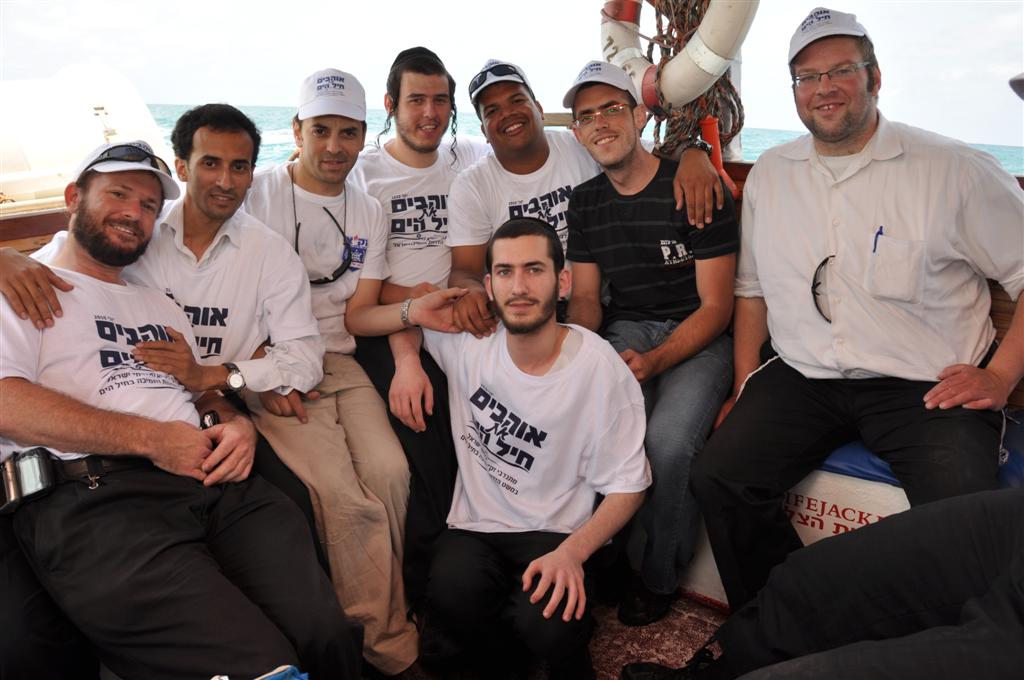 צפו: יחידת הצוללנים של זק"א במפגן תמיכה רטוב בחיילי השייטת