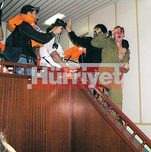 הזוועה: עיתון טורקי מתגאה בלוחמי השייטת המדממים