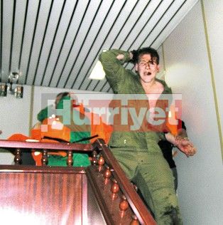 הזוועה: עיתון טורקי מתגאה בלוחמי השייטת המדממים