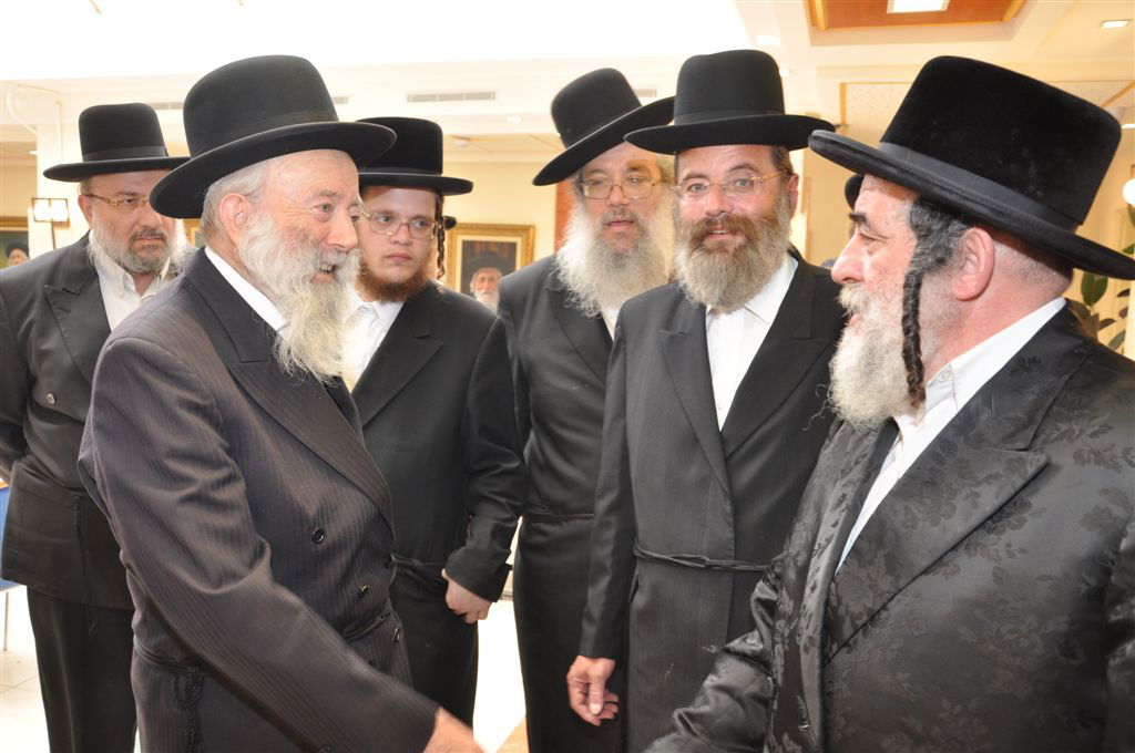 הגר"י הגר בחנוכת בית דיור לקשישים: "למלא בתוכן ראוי את זמנם של הקשישים"