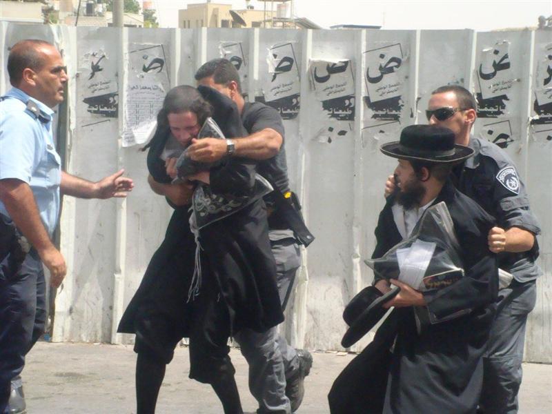 הגיעו להפגין על עצמות וחזרו עם עצמות שבורות