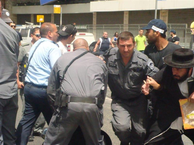 הגיעו להפגין על עצמות וחזרו עם עצמות שבורות