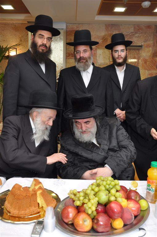 הגר"י הגר בחנוכת בית דיור לקשישים: "למלא בתוכן ראוי את זמנם של הקשישים"