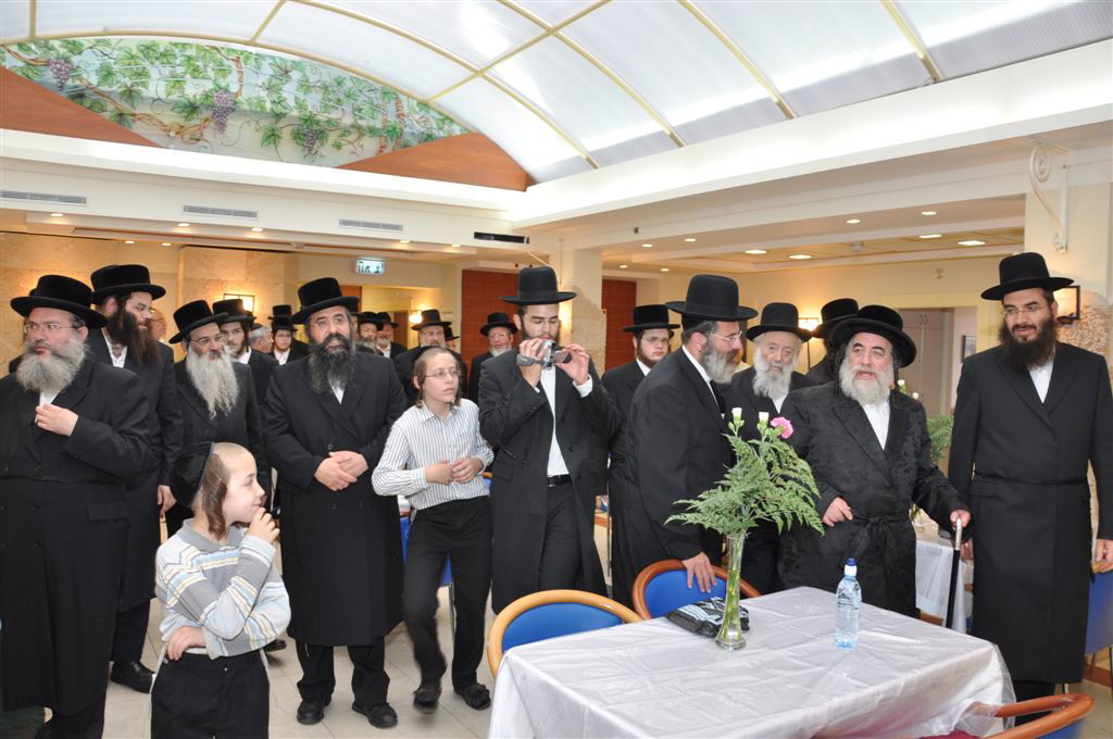 הגר"י הגר בחנוכת בית דיור לקשישים: "למלא בתוכן ראוי את זמנם של הקשישים"