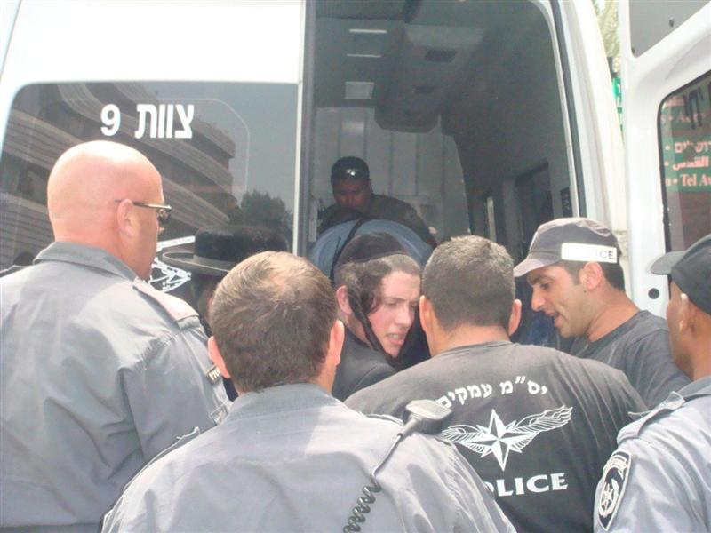 הגיעו להפגין על עצמות וחזרו עם עצמות שבורות