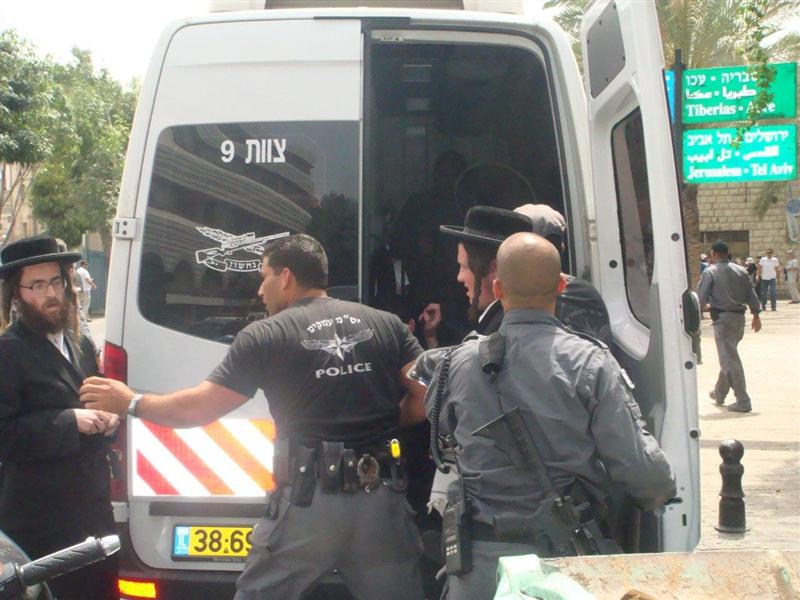 הגיעו להפגין על עצמות וחזרו עם עצמות שבורות