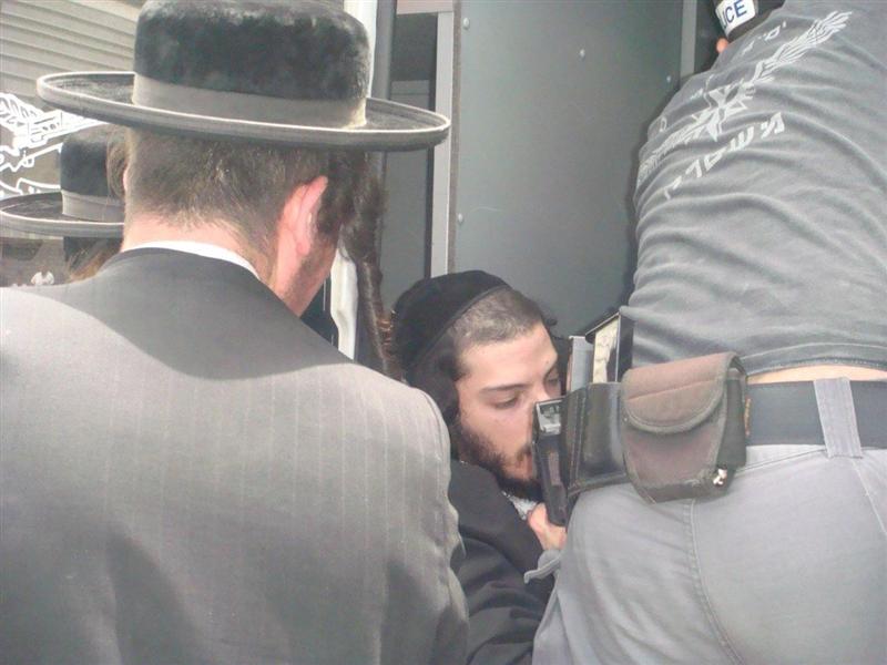 הגיעו להפגין על עצמות וחזרו עם עצמות שבורות