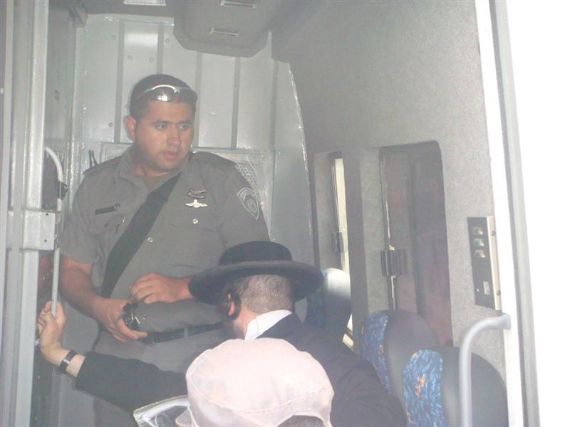 הגיעו להפגין על עצמות וחזרו עם עצמות שבורות