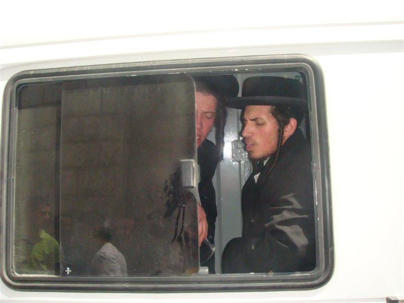 הגיעו להפגין על עצמות וחזרו עם עצמות שבורות