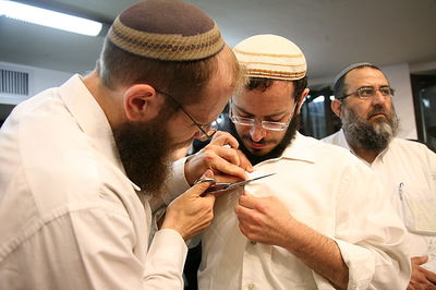 והרב איננו. הקריעה, הבכיות, האבל