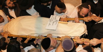 נושאים את מיטת הרב, אתמול