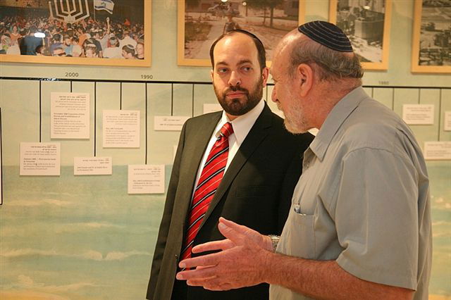 היו"ר ישי נאבק בהתנתקות, השר אטיאס קיבל התעודה