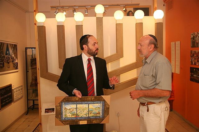 היו"ר ישי נאבק בהתנתקות, השר אטיאס קיבל התעודה