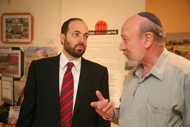 היו"ר ישי נאבק בהתנתקות, השר אטיאס קיבל התעודה