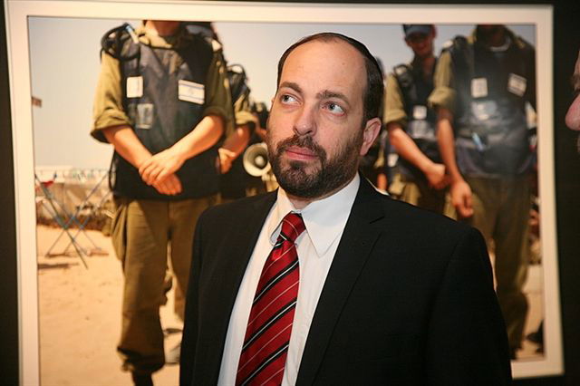 היו"ר ישי נאבק בהתנתקות, השר אטיאס קיבל התעודה