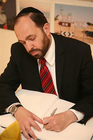 היו"ר ישי נאבק בהתנתקות, השר אטיאס קיבל התעודה