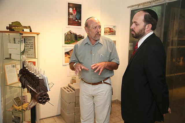 היו"ר ישי נאבק בהתנתקות, השר אטיאס קיבל התעודה