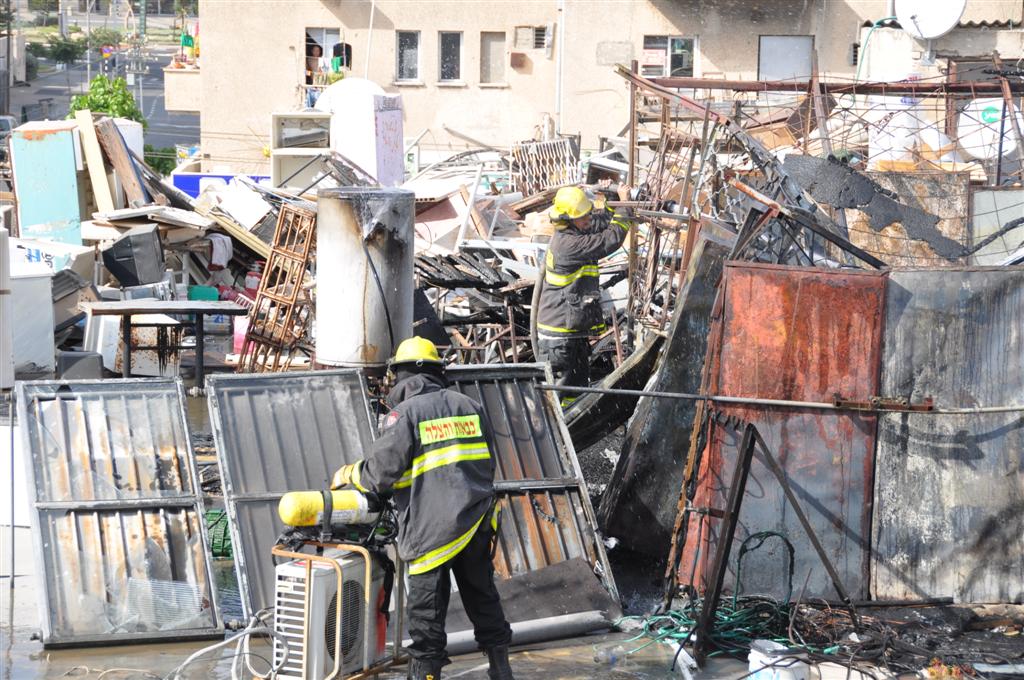 תל-אביב: שריפת ענק פרצה בבניין, הלכודים נמלטו