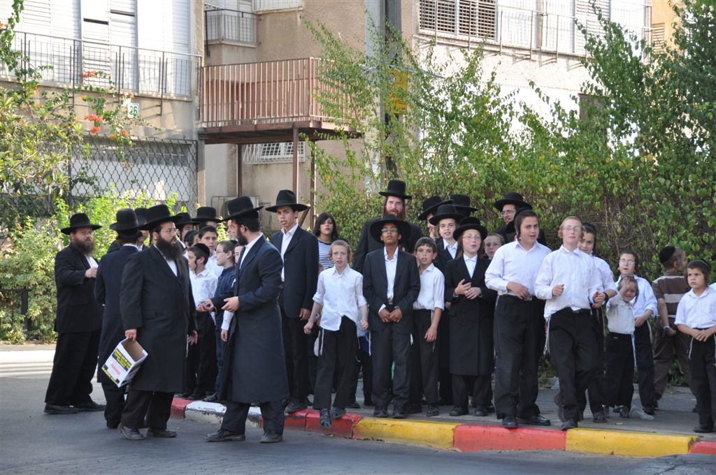 ילדי האסירים קיבלו סוכריה מהגראי"ל