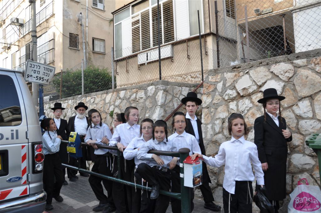 ילדי האסירים קיבלו סוכריה מהגראי"ל