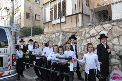 ילדי האסירים קיבלו סוכריה מהגראי"ל