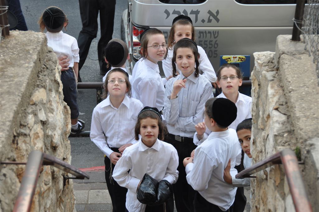 ילדי האסירים קיבלו סוכריה מהגראי"ל