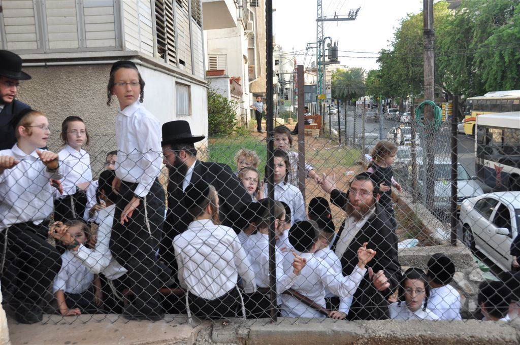 ילדי האסירים קיבלו סוכריה מהגראי"ל