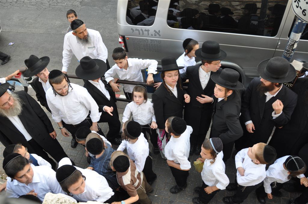 ילדי האסירים קיבלו סוכריה מהגראי"ל