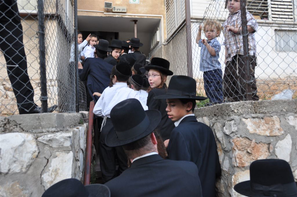 ילדי האסירים קיבלו סוכריה מהגראי"ל