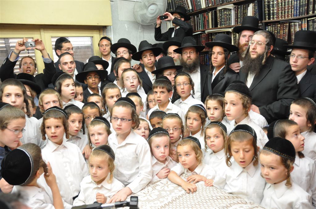 ילדי האסירים קיבלו סוכריה מהגראי"ל