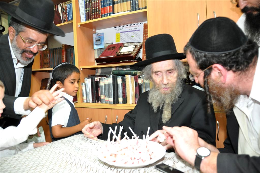 ילדי האסירים קיבלו סוכריה מהגראי"ל