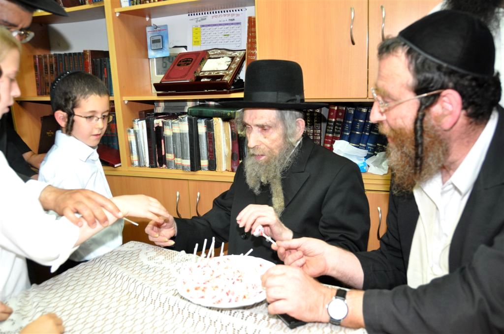 ילדי האסירים קיבלו סוכריה מהגראי"ל