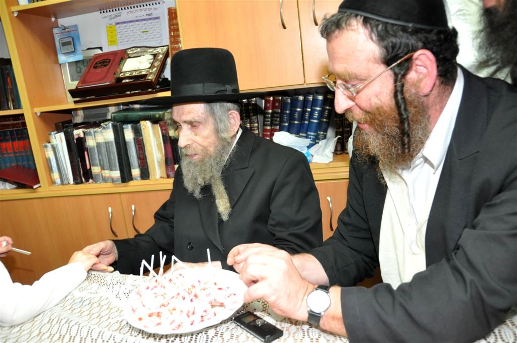 ילדי האסירים קיבלו סוכריה מהגראי"ל