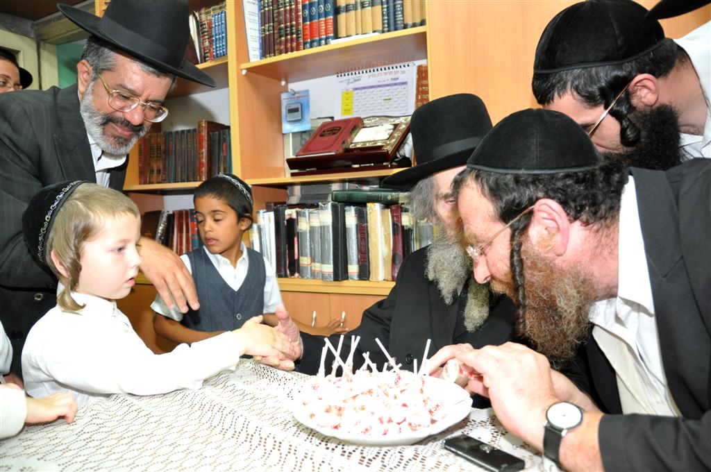 ילדי האסירים קיבלו סוכריה מהגראי"ל