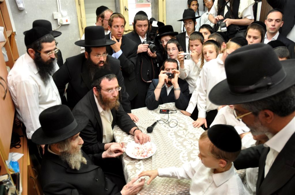 ילדי האסירים קיבלו סוכריה מהגראי"ל